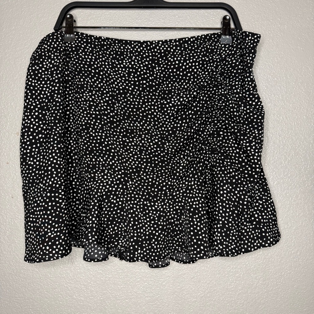 Abercrombie & Fitch Black and White Polka Dot mini Skirt- XL